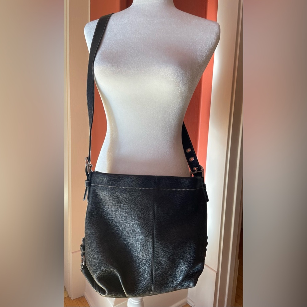 Pre-owned black Leather Coach purse.